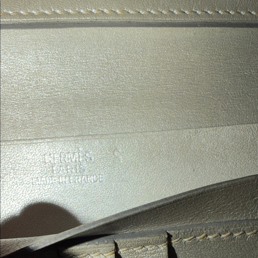 Hermès Metallic Silver Leather Bifold Wallet - Picture 3 of 14